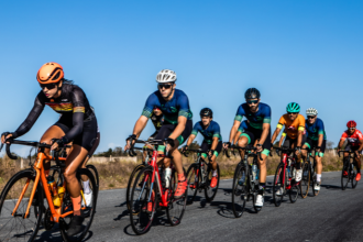 Márcio Velho da Silva mostra como o ciclismo de estrada une velocidade, técnica e bem-estar em uma verdadeira arte sobre duas rodas.