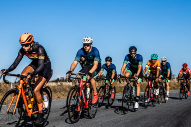 Márcio Velho da Silva mostra como o ciclismo de estrada une velocidade, técnica e bem-estar em uma verdadeira arte sobre duas rodas.