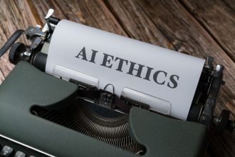 Máquina de escrever antiga com as palavras "AI Ethics" datilografadas em uma folha de papel.
